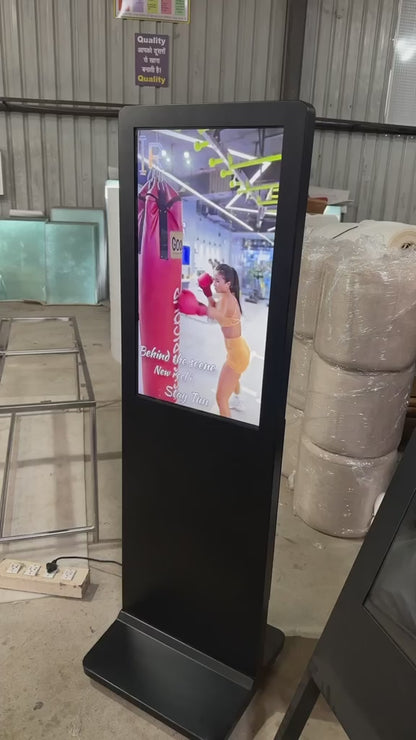 Samsung QM32C Digital Standee - 32 Inch
